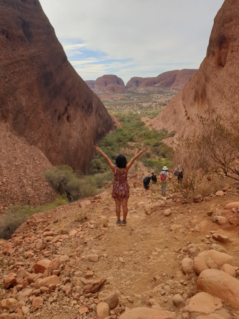 travel to uluru budget