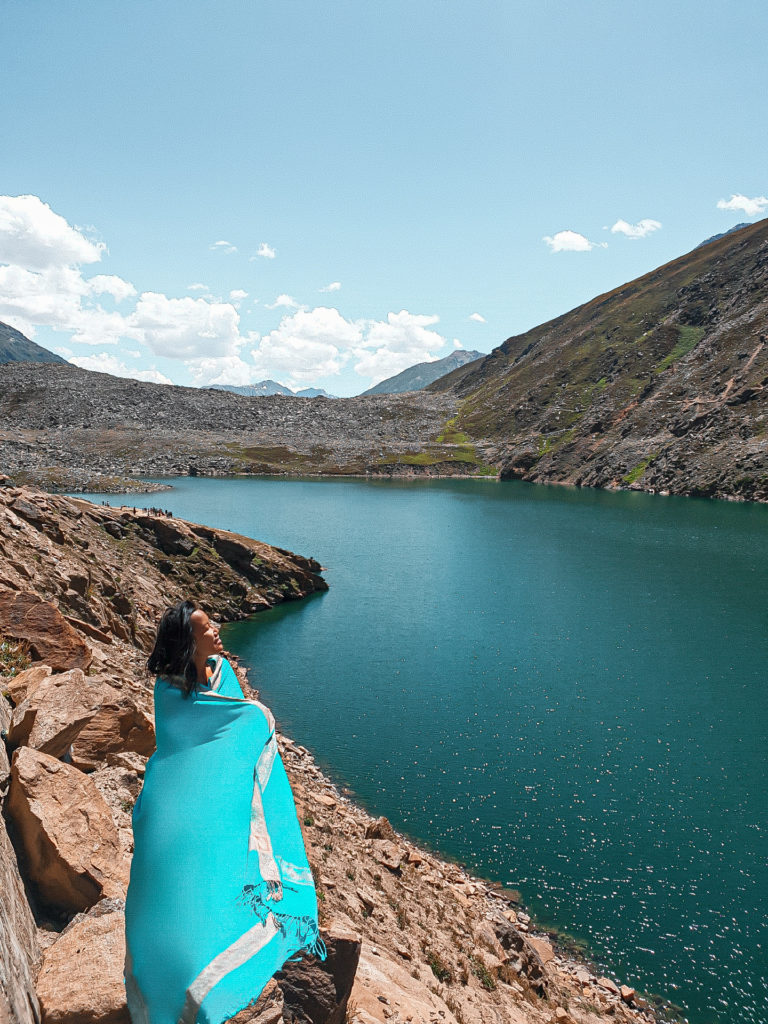 bucket list travel blog 
lulusaar lake in pakistan