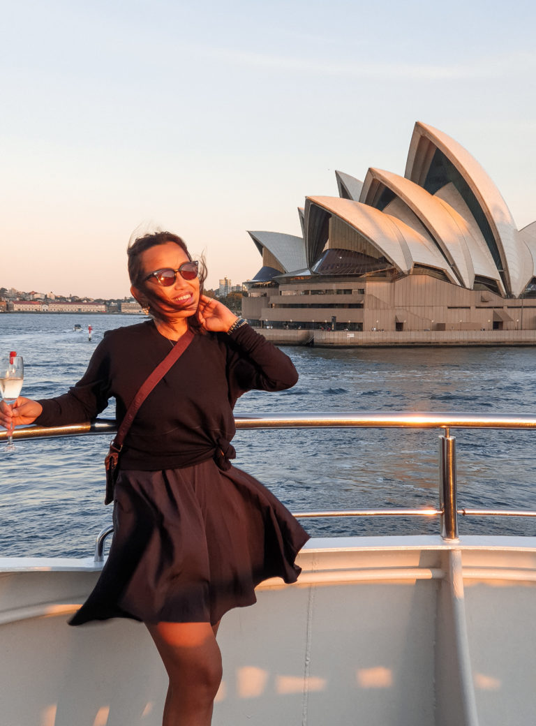 Captain Cook Dinner cruise Sydney (With Photos)