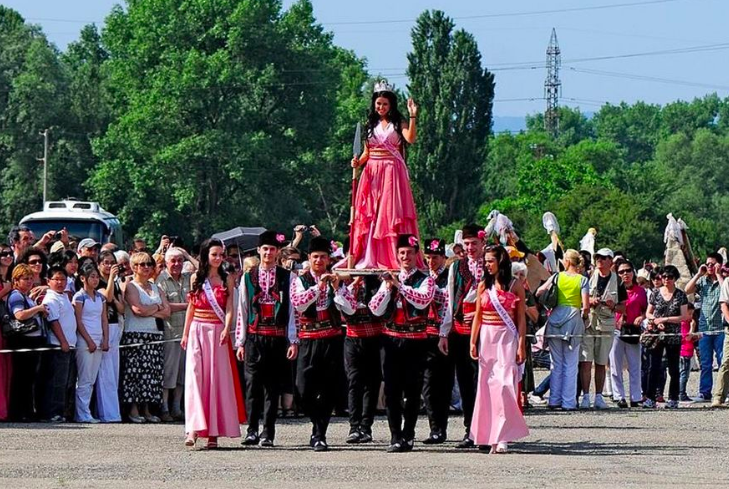 sofia tour at the rose festival