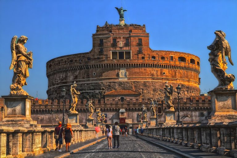 solo travel guide to Vatican city